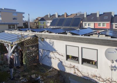 Photovoltaikanlage mit Ost-West-Aufständerung auf Flachdach in Hechingen