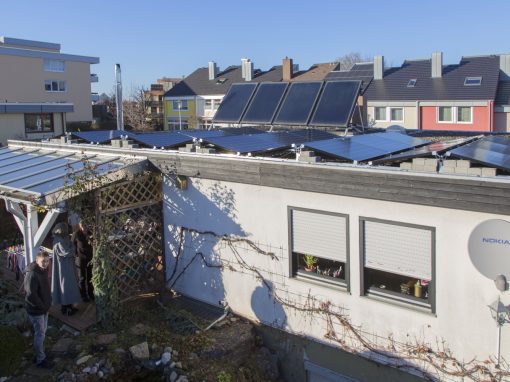 Photovoltaikanlage mit Ost-West-Aufständerung auf Flachdach in Hechingen