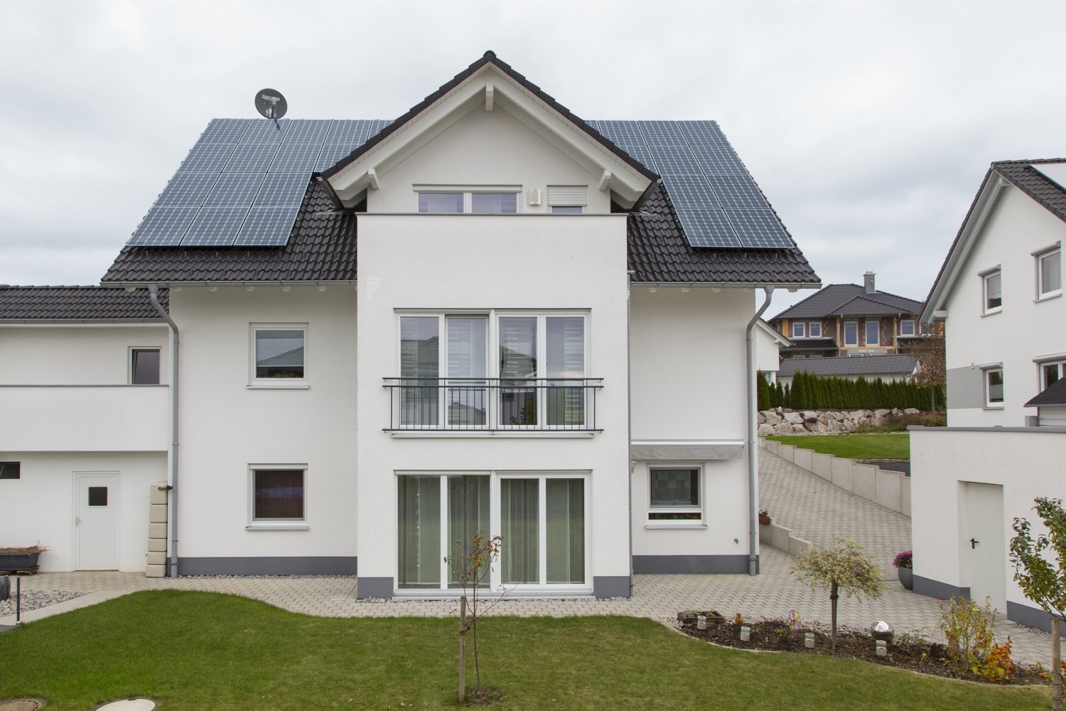 Photovoltaikanlage, Wärmepumpe je Wohneinheit und Stromspeicher in Empfingen