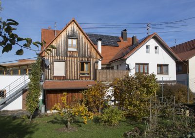 Photovoltaikanlage auf drei Dachflächen und Stromspeicher in Rangendingen