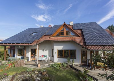Doppelhaus mit Photovoltaikanlagen, Wärmepumpen und Stromspeicher in Bisingen