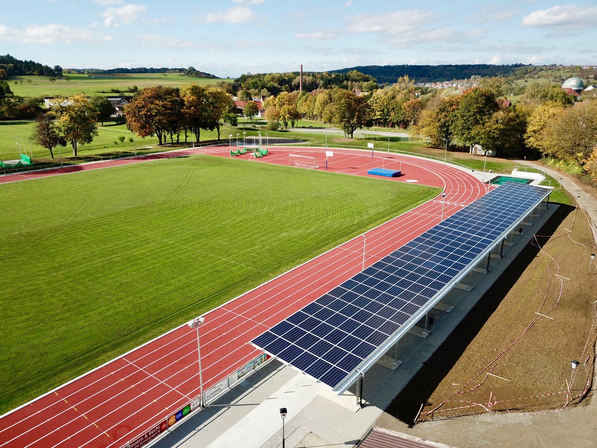 Weiherstadion - Hechingen - Tribühne mit Photovoltaikanlage
