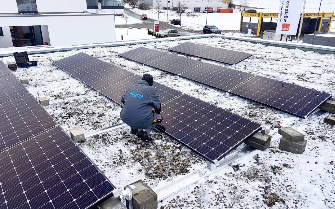 Photovoltaikanlage auf Flachdach in Sonnenbühl