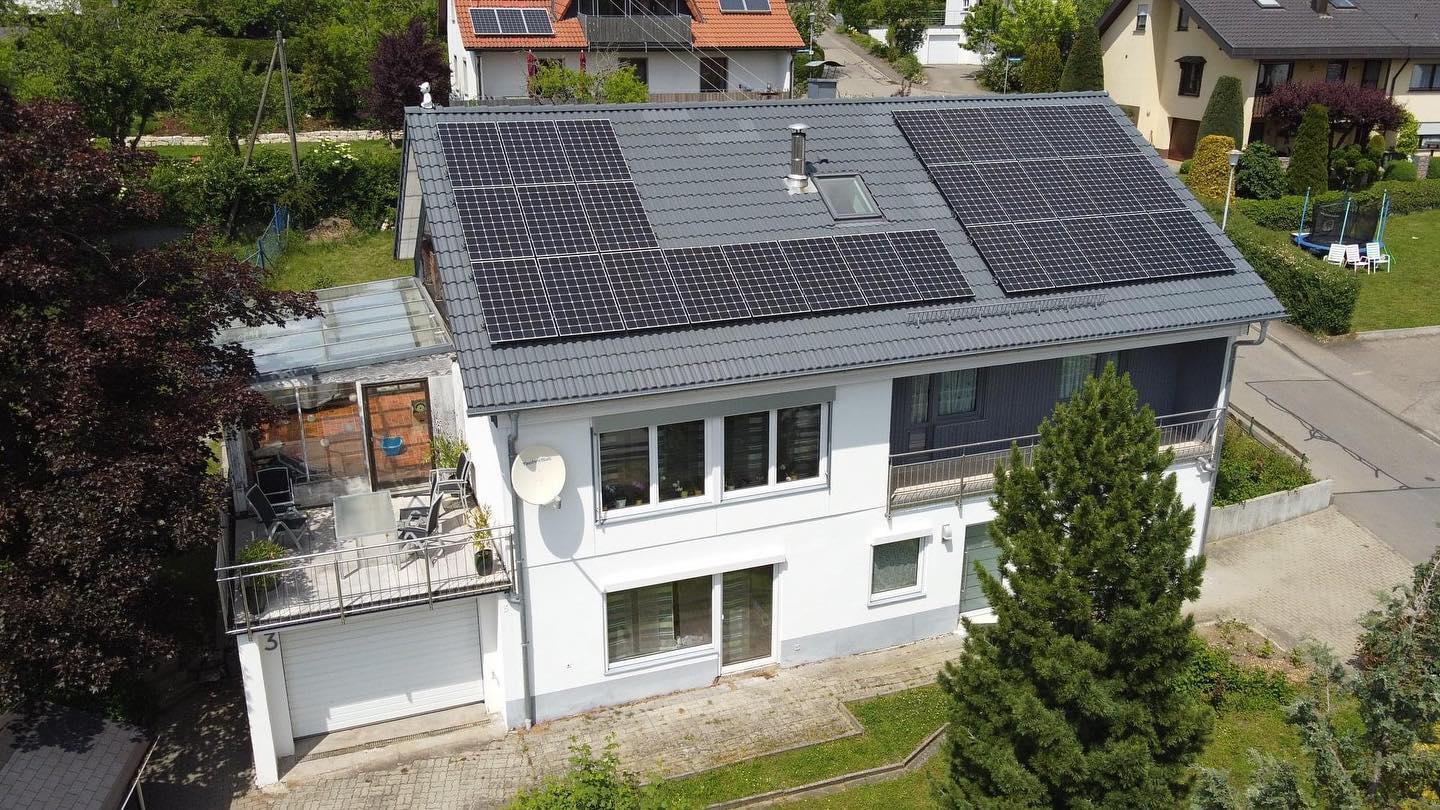 Photovoltaikanlage auf Einfamilienhaus in Bisingen-Steinhofen